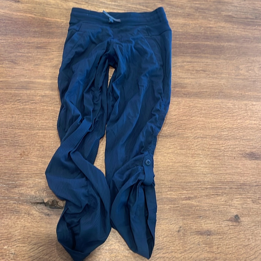 EUC Black Ivivva girls pants. Size 6.